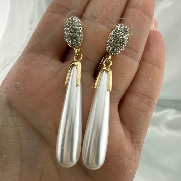 Diamond and pearl unique lux Gold and Pearl Drop Earrings - Picture 4 of 6